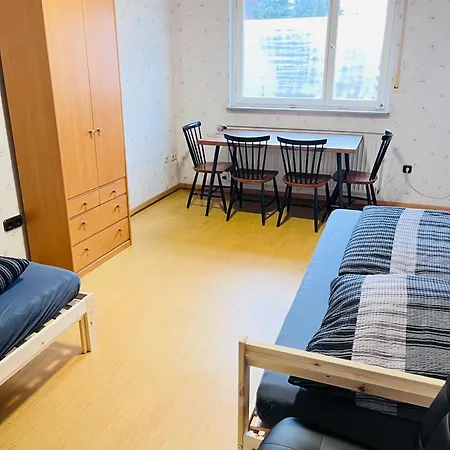 Monteurzimmer Leo 1 *