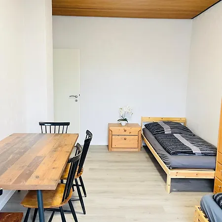 Monteurzimmer Leo 1 *