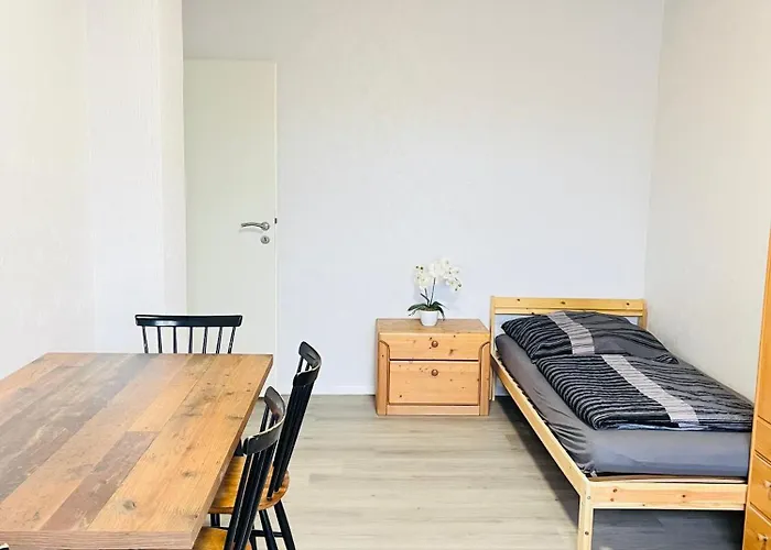 Monteurzimmer Leo 1 *